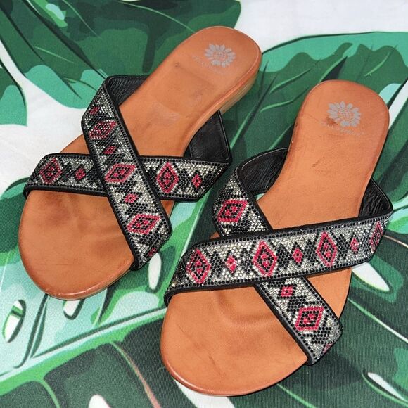 Black and red rhinestone Aztec print yellow box brand sandals - Picture 1 of 4